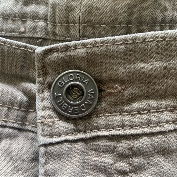 VINTAGE🧚♀️Gloria Vanderbilt Gray Embroidered Women’s Denim Shorts Size 12 - Picture 5 of 13